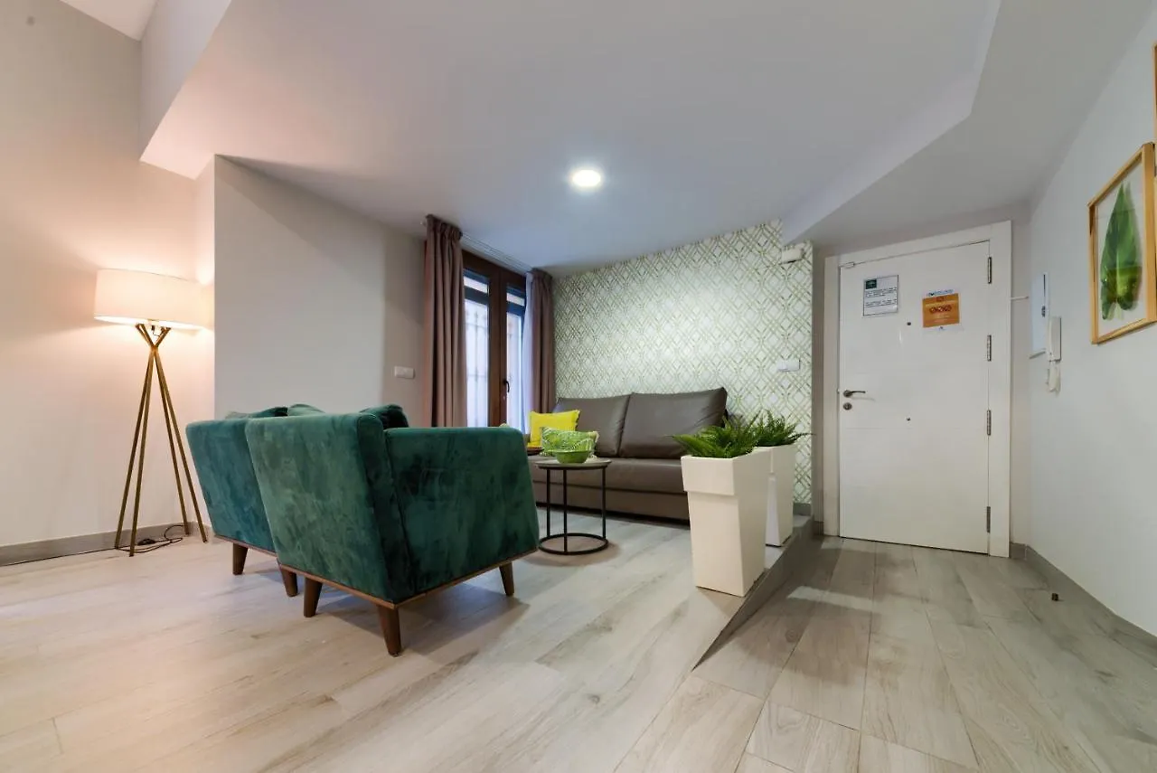 Apartment Holidays2Malaga Suites
