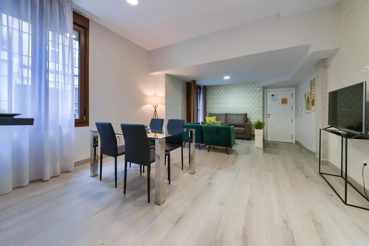 Holidays2Malaga Suites Apartment