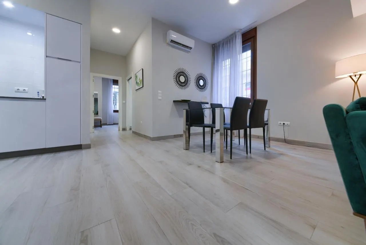 Apartment Holidays2Malaga Suites