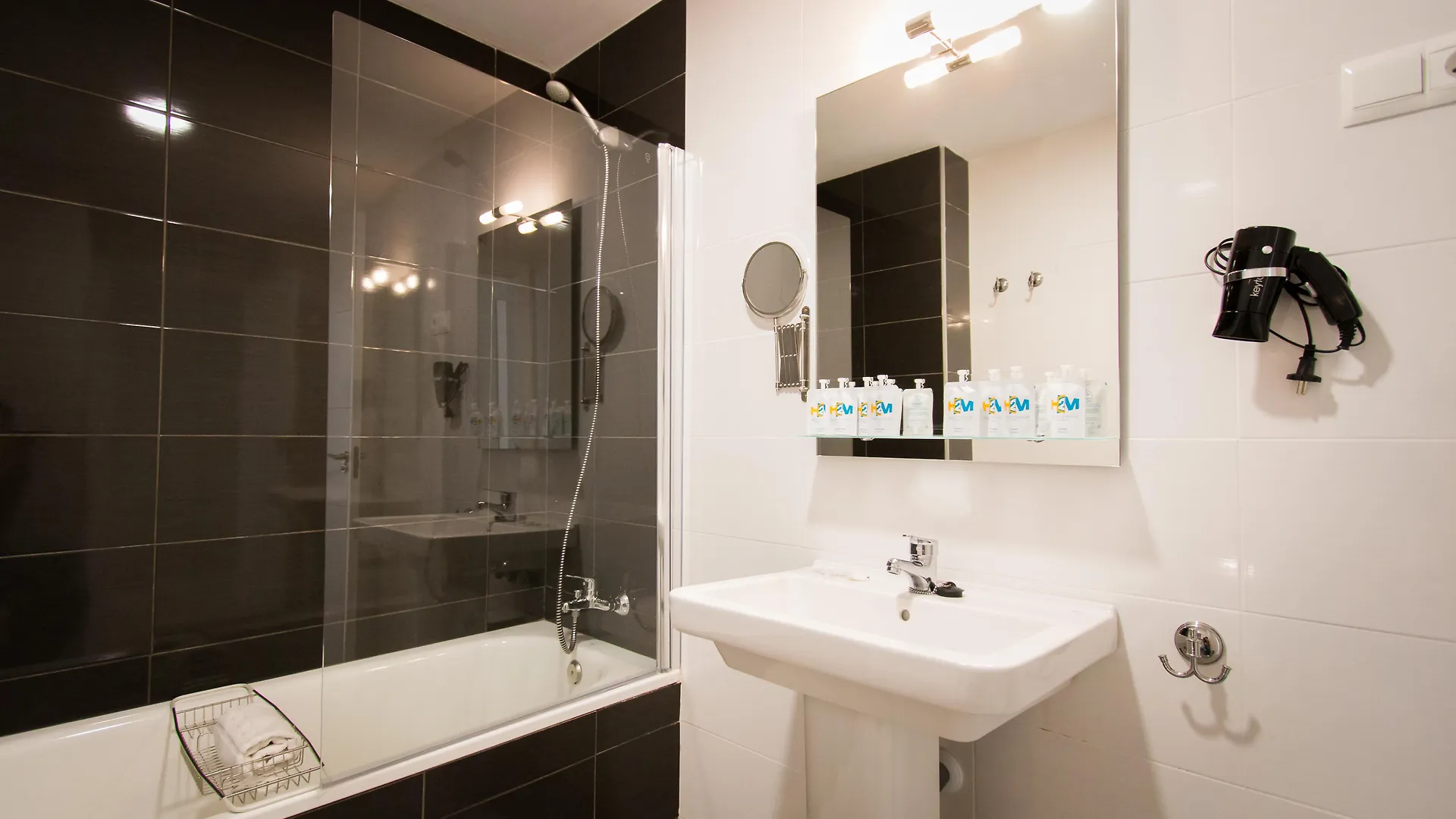 Apartment Holidays2Malaga Suites