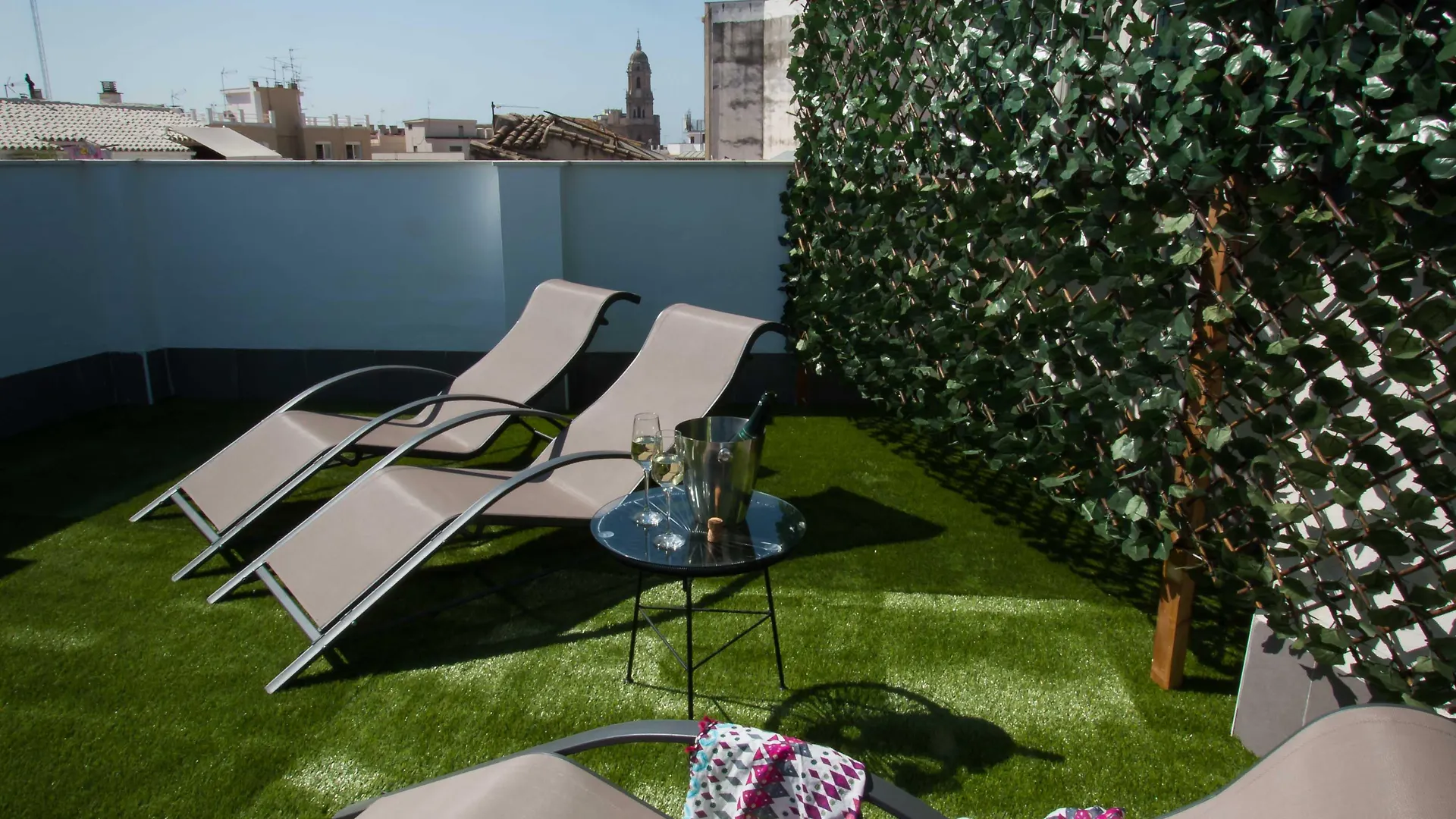 Holidays2Malaga Suites Apartment